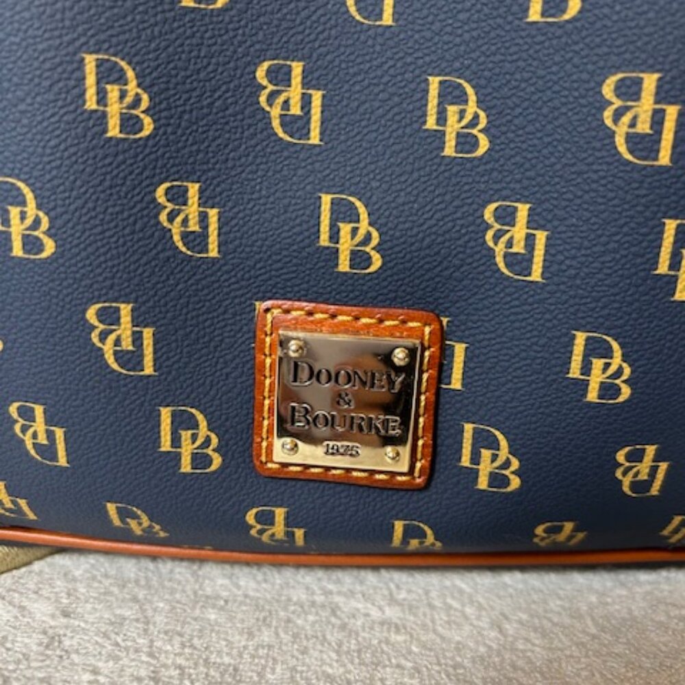 Dooney & Bourke Signature Monogram Navy Tan Bucket Drawstring Backpack Luxury - Picture 8 of 11